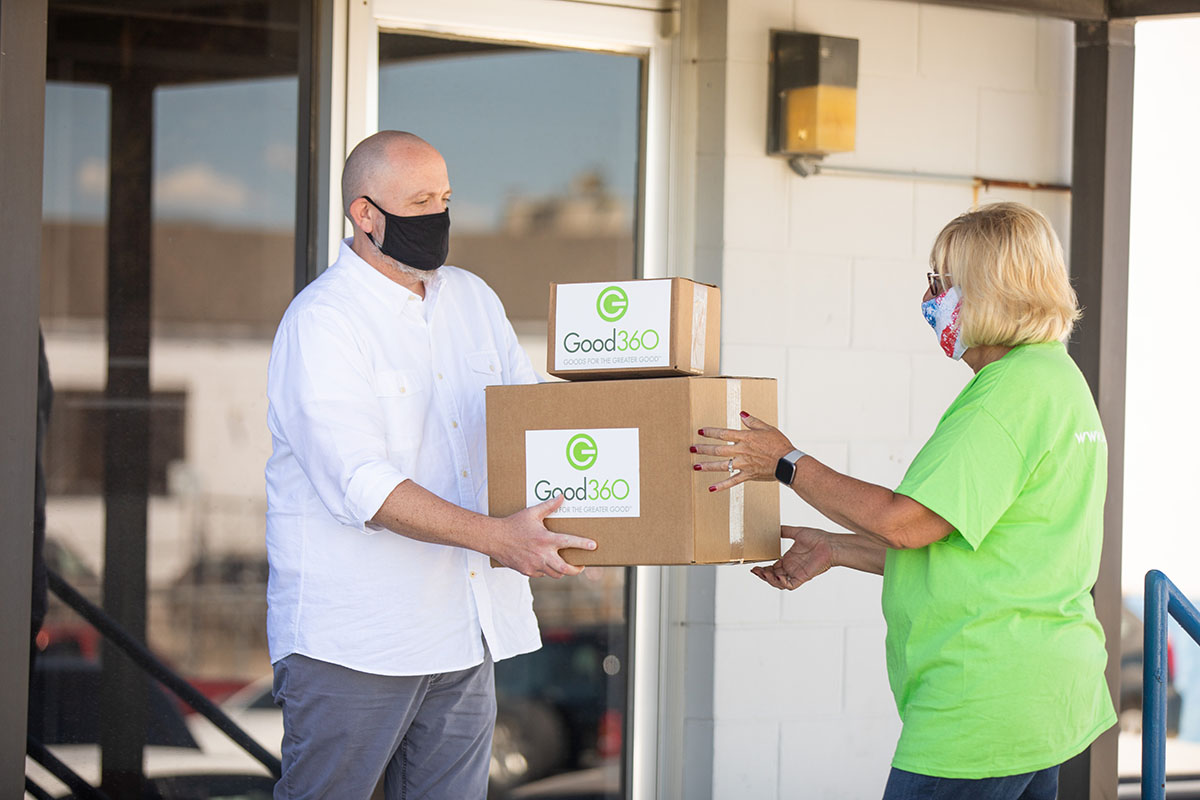 people volunteering at good360